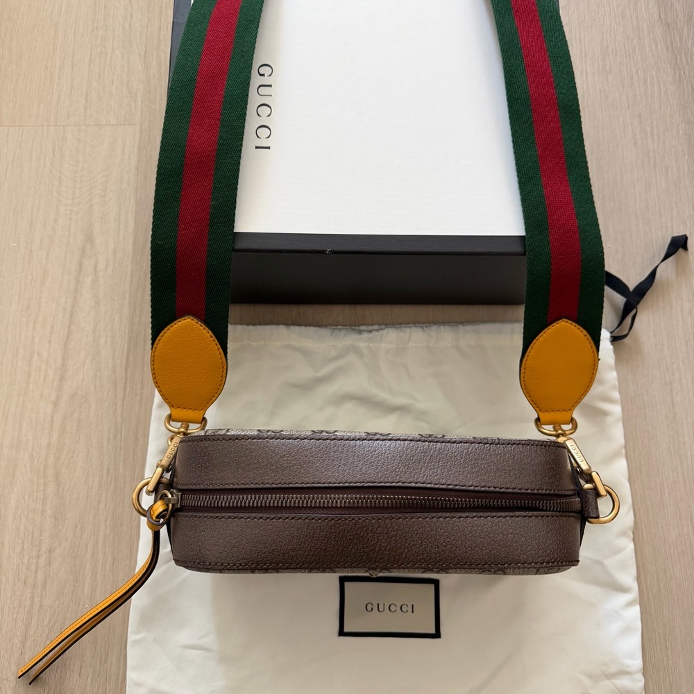 Gucci GG Supreme Crossbody Bag - Picture 3 of 9